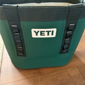 YETI Forest Green Camino 35